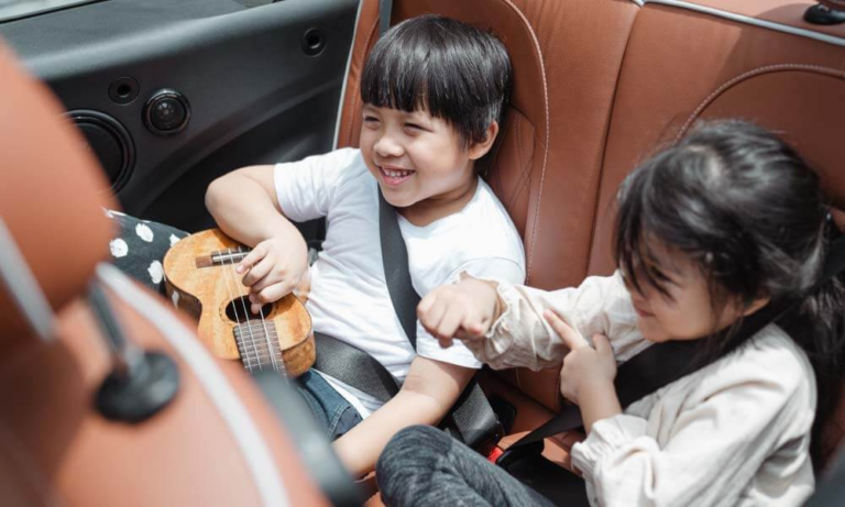 6 Educational and Mess-Free Activities That Entertain Traveling Kids